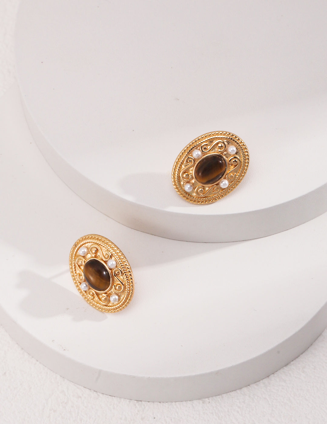 Museette Jewelry Queen’s Emblemr