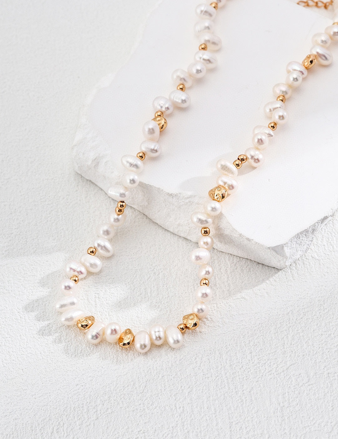 Museette Jewelry Twist & Pearl Necklace