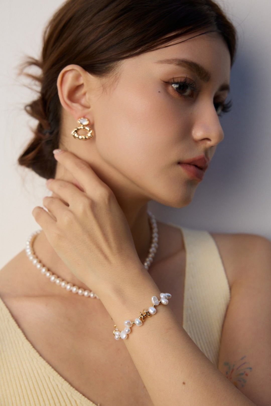 Museette Jewelry Twist & Pearl Bracelet