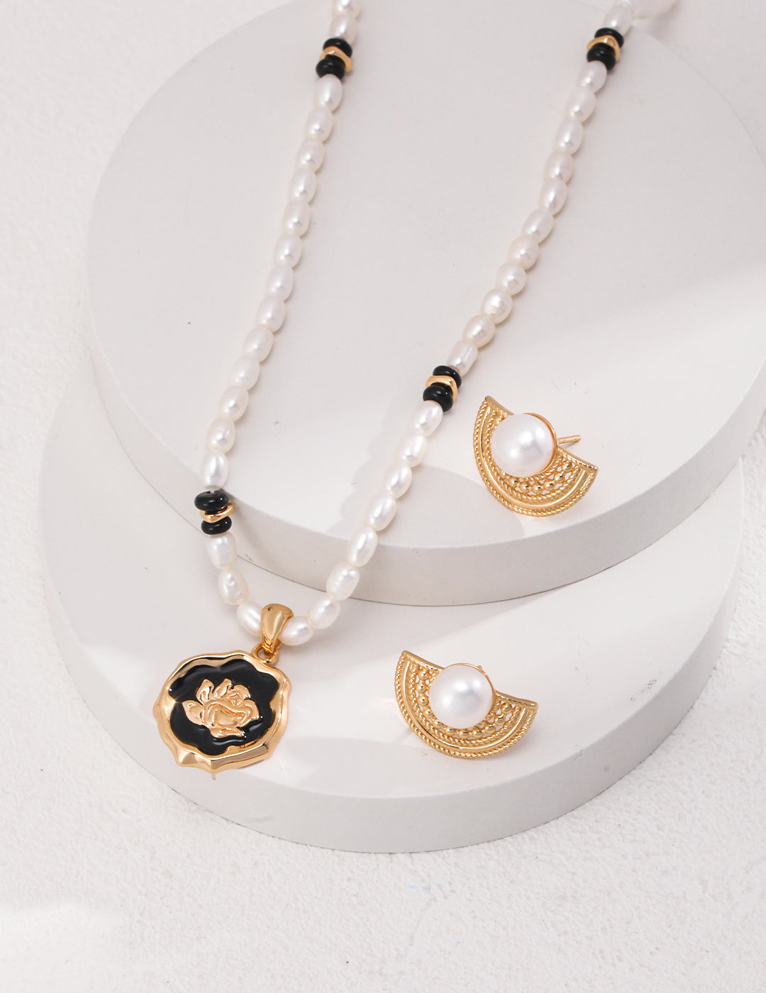 Museette Jewelry Whisper Fan