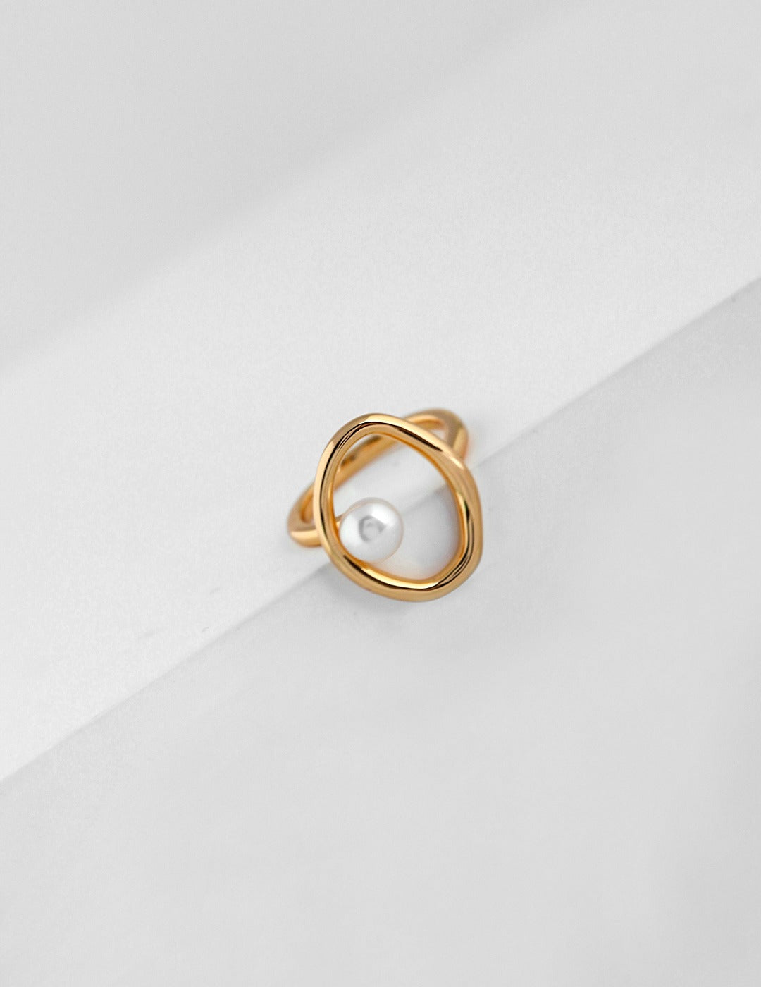 Museette Jewelry Orbit Ring Vintage Gold 3.0