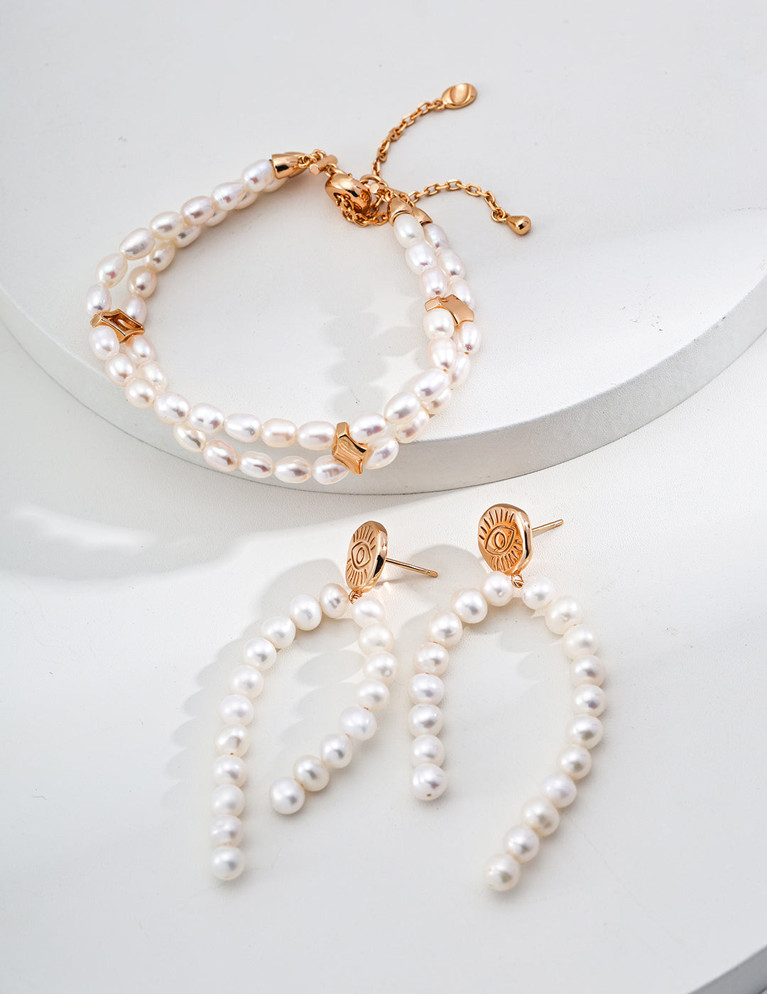 Museette Jewelry Layered Pearl Bracelet