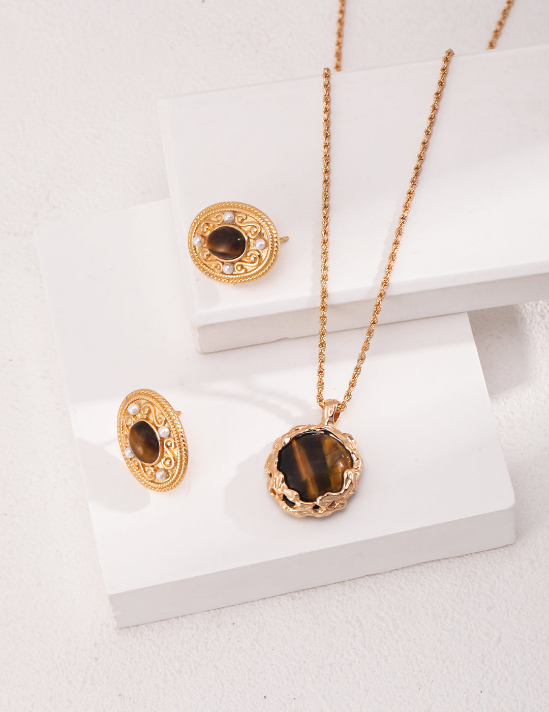 Museette Jewelry Queen’s Emblemr