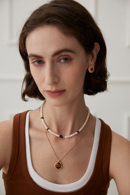 Museette Jewelry Queen’s Emblemr
